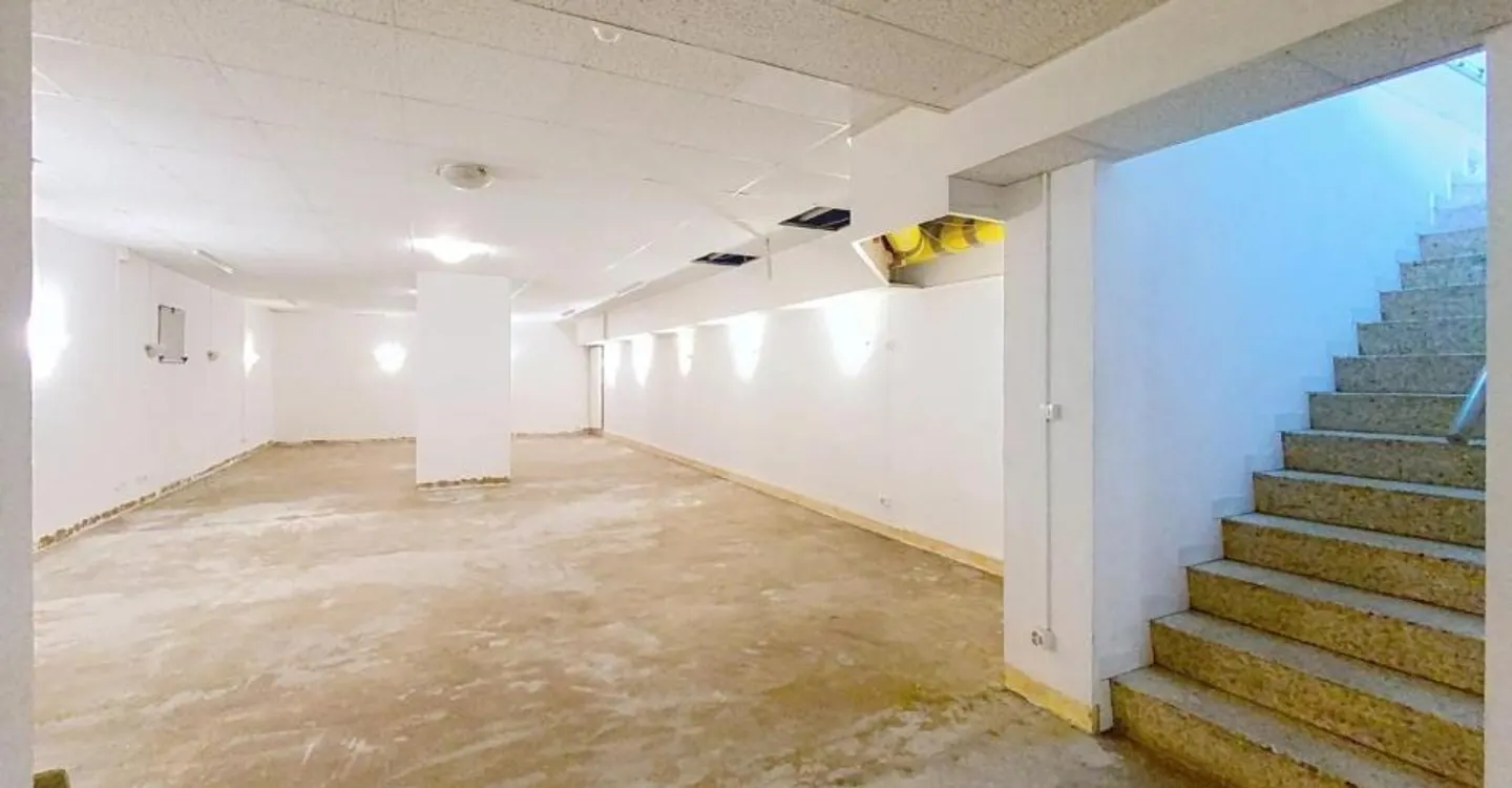 Schöne geräumige Arkade in der Nähe der Nationen - Foto 12 von 13