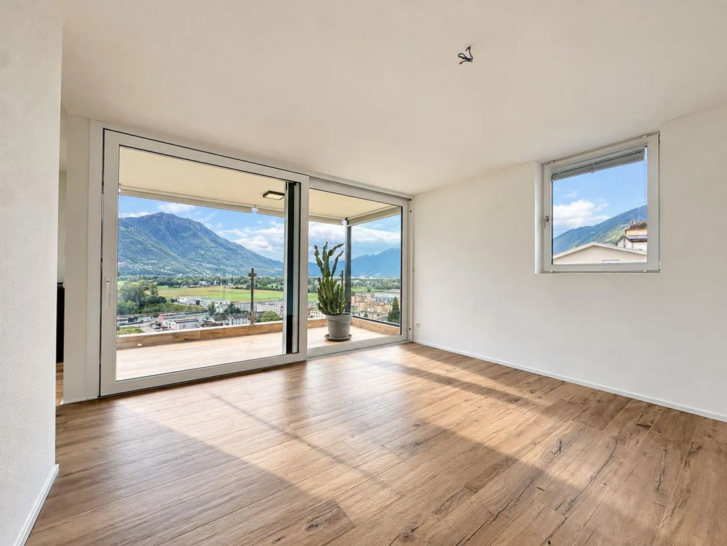 High-quality single-family house with panoramic view - Photo 2 of 21