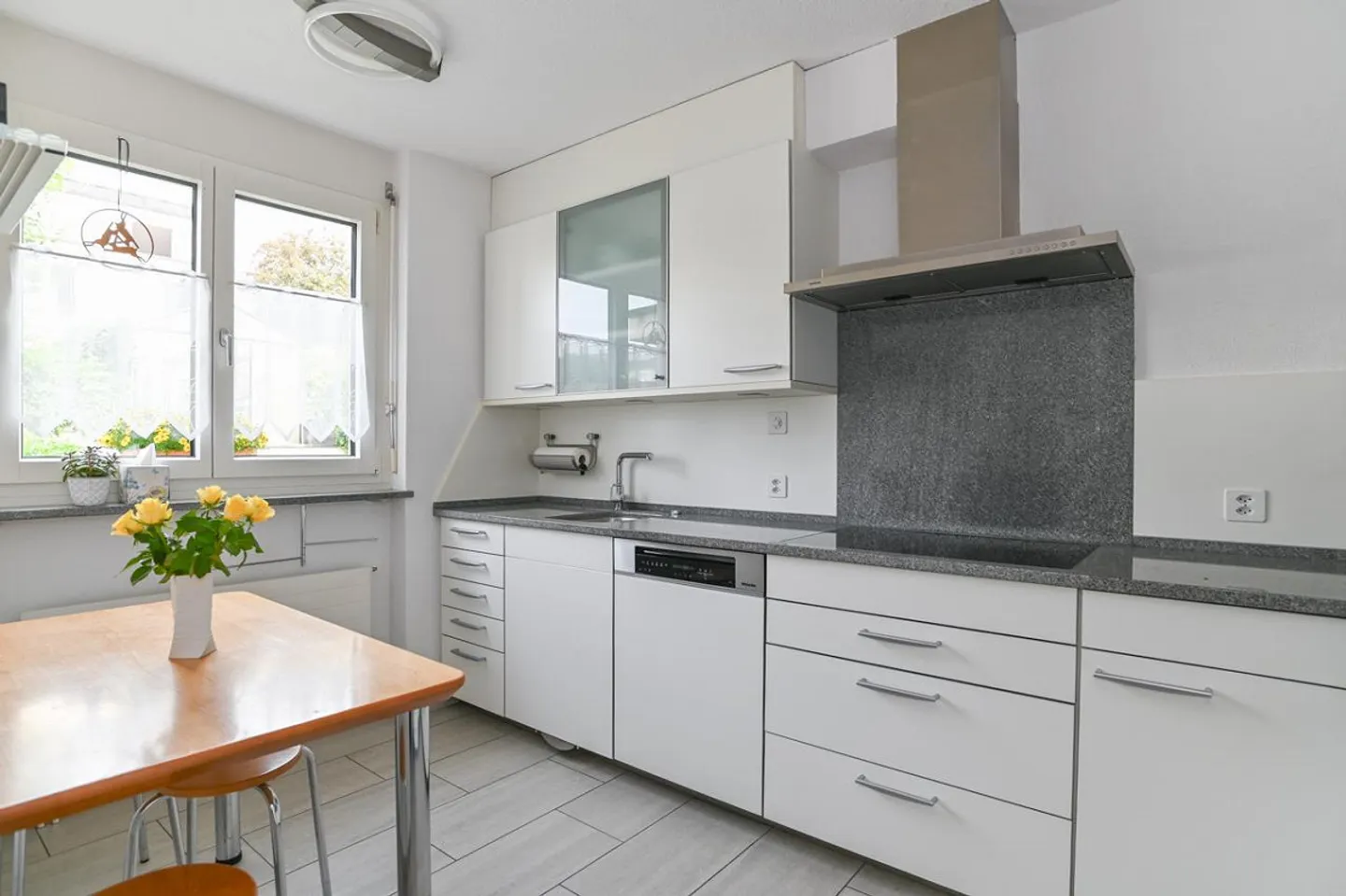 Charmantes Einfamilienhaus mit Garten - Foto 6 von 13
