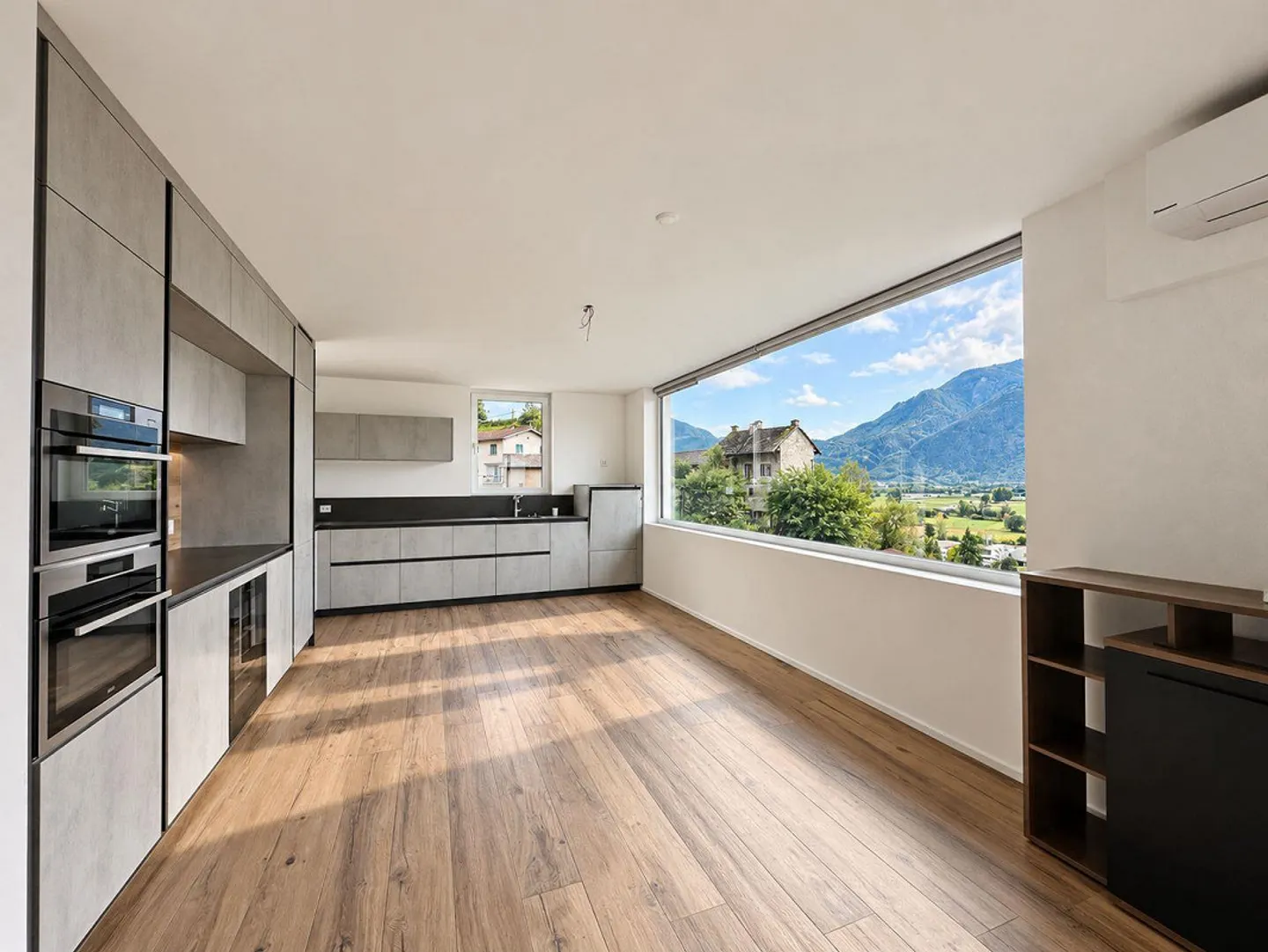 High-quality single-family house with panoramic view - Photo 4 of 21