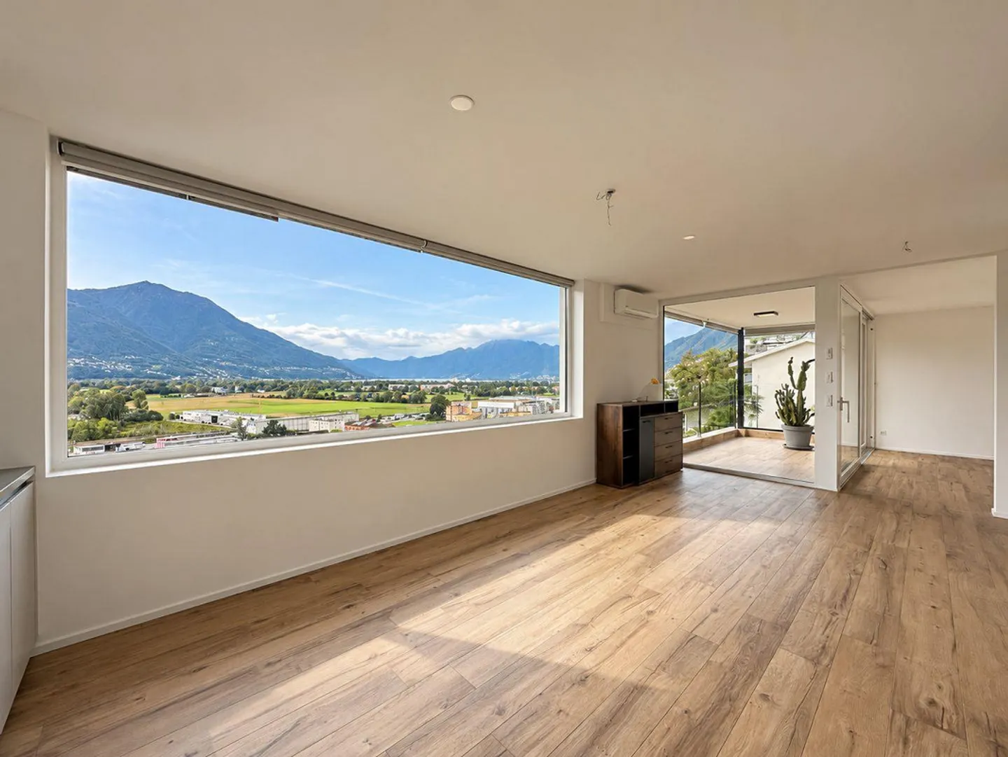 High-quality single-family house with panoramic view - Photo 6 of 21