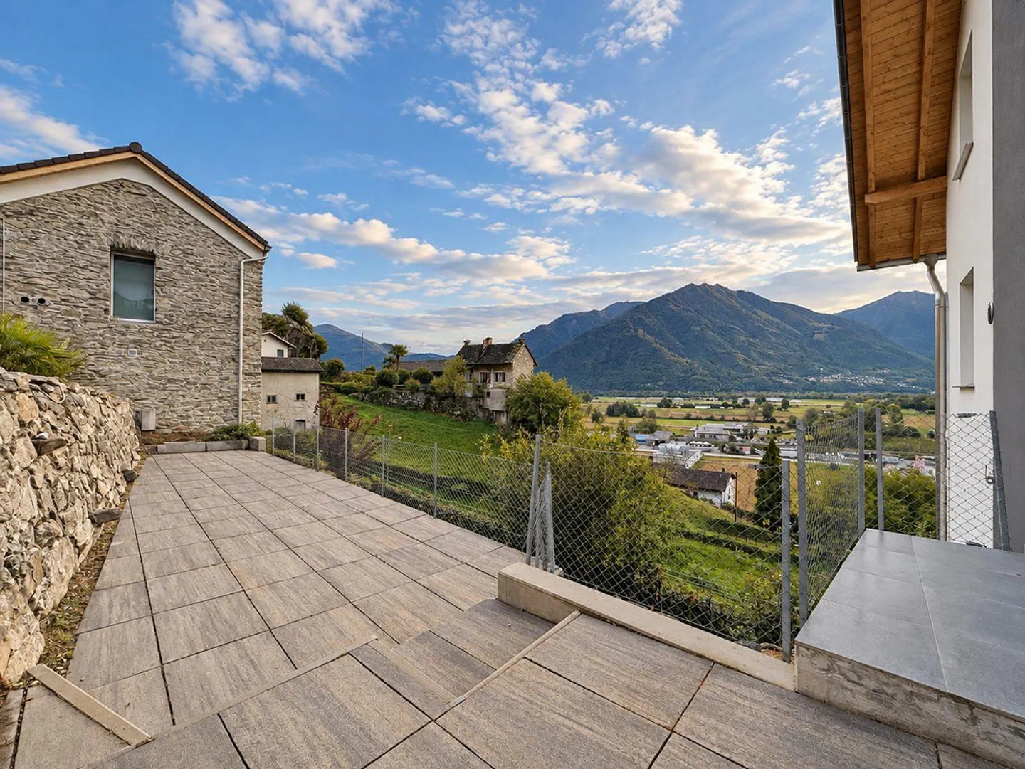 High-quality single-family house with panoramic view - Photo 8 of 21