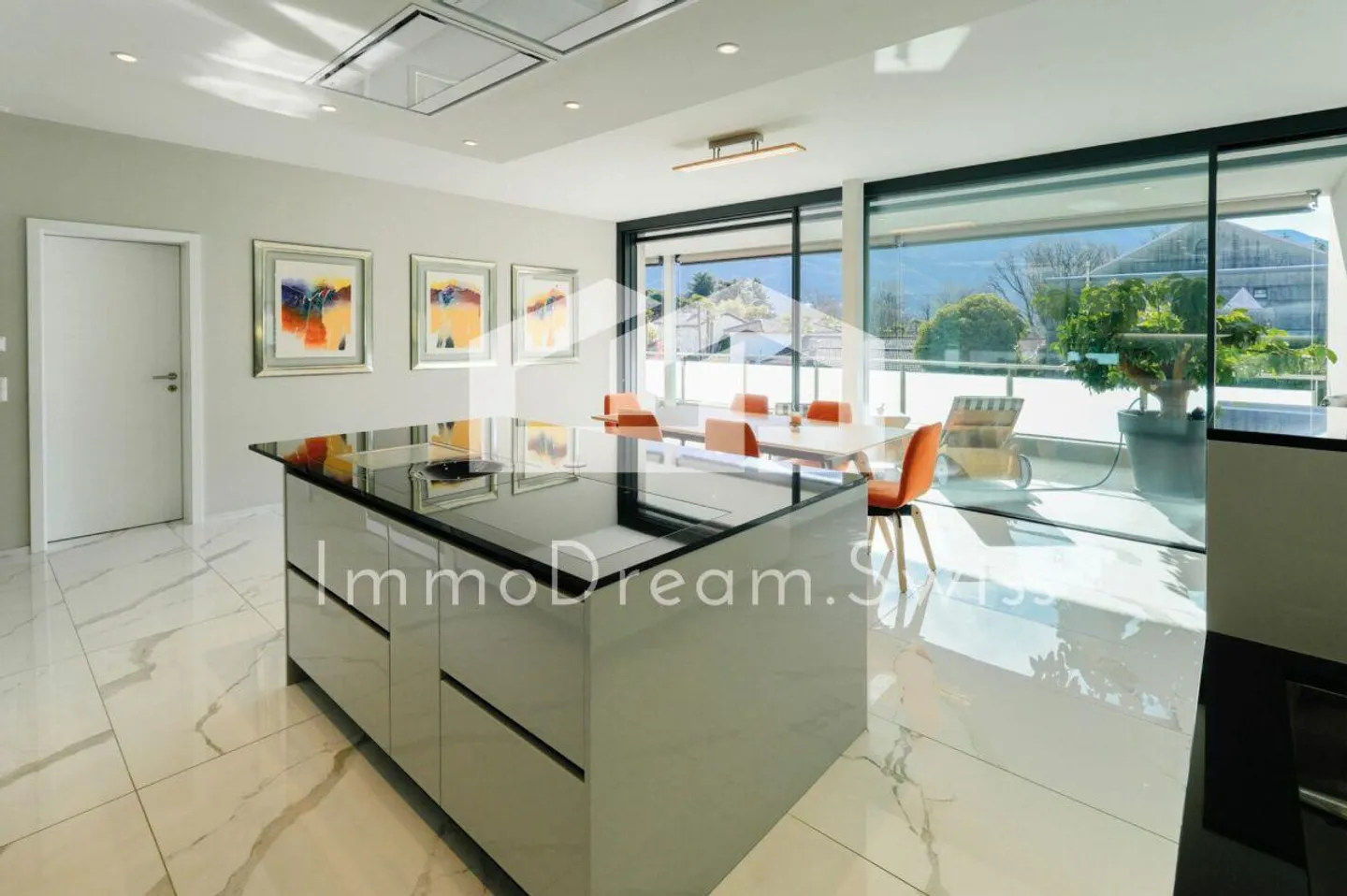 5 ½ Pièces Appartement en Emplacement Privilégié : « Résidence Moderne et Inhabituelle » - Photo 4 sur 12