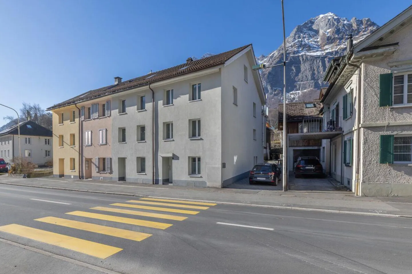 5.5-Room Corner House with Apartment - Photo 1 of 13