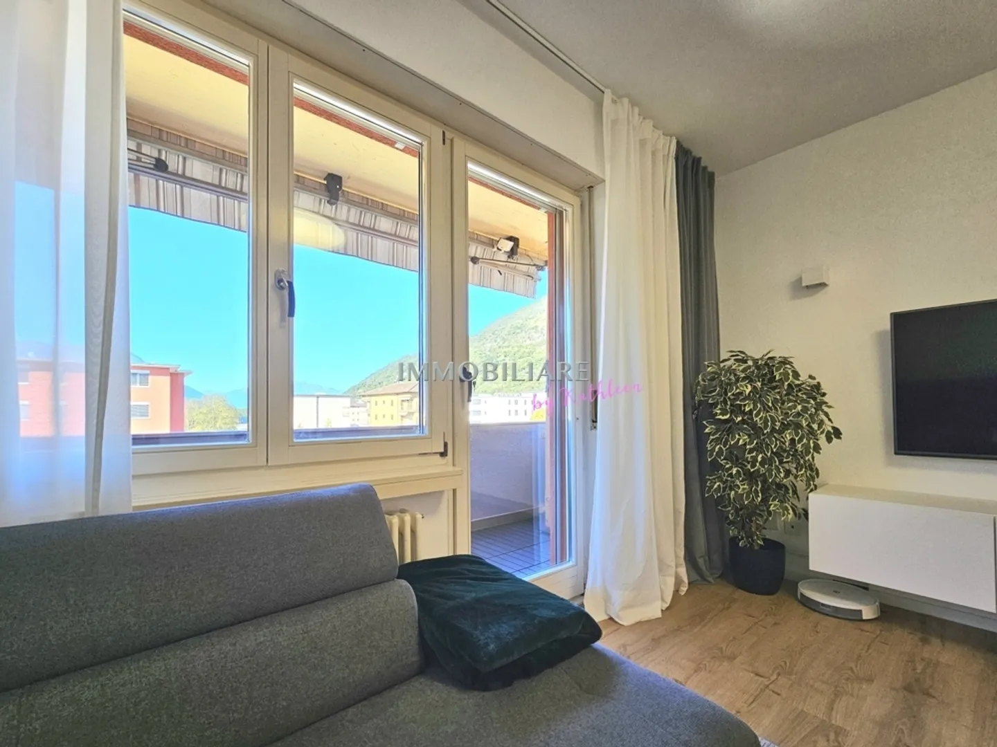 Apartment by the Park, Quiet, Scenic View, Low Expenses, Parking Space - Photo 6 of 13