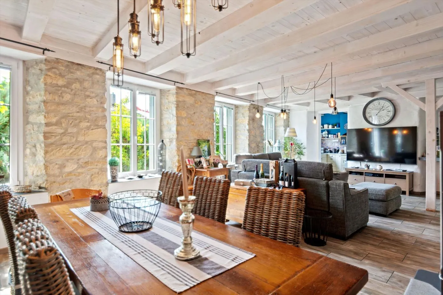 St-Imier, bellissima casa con doppio garage, giardino - Foto 6 di 13