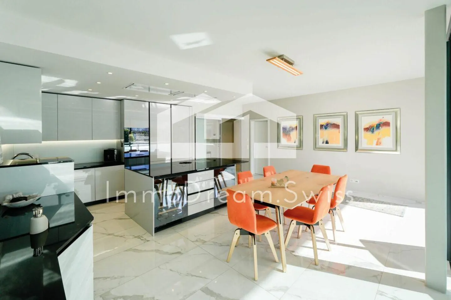 5 ½ Pièces Appartement en Emplacement Privilégié : « Résidence Moderne et Inhabituelle » - Photo 3 sur 12