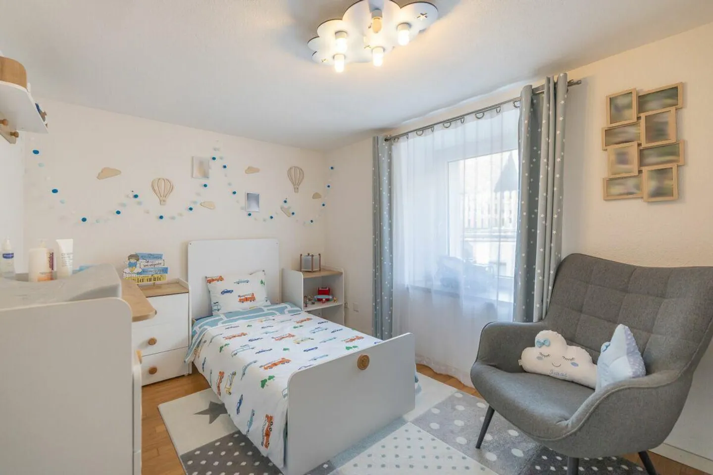 5.5-Room Corner House with Apartment - Photo 6 of 13