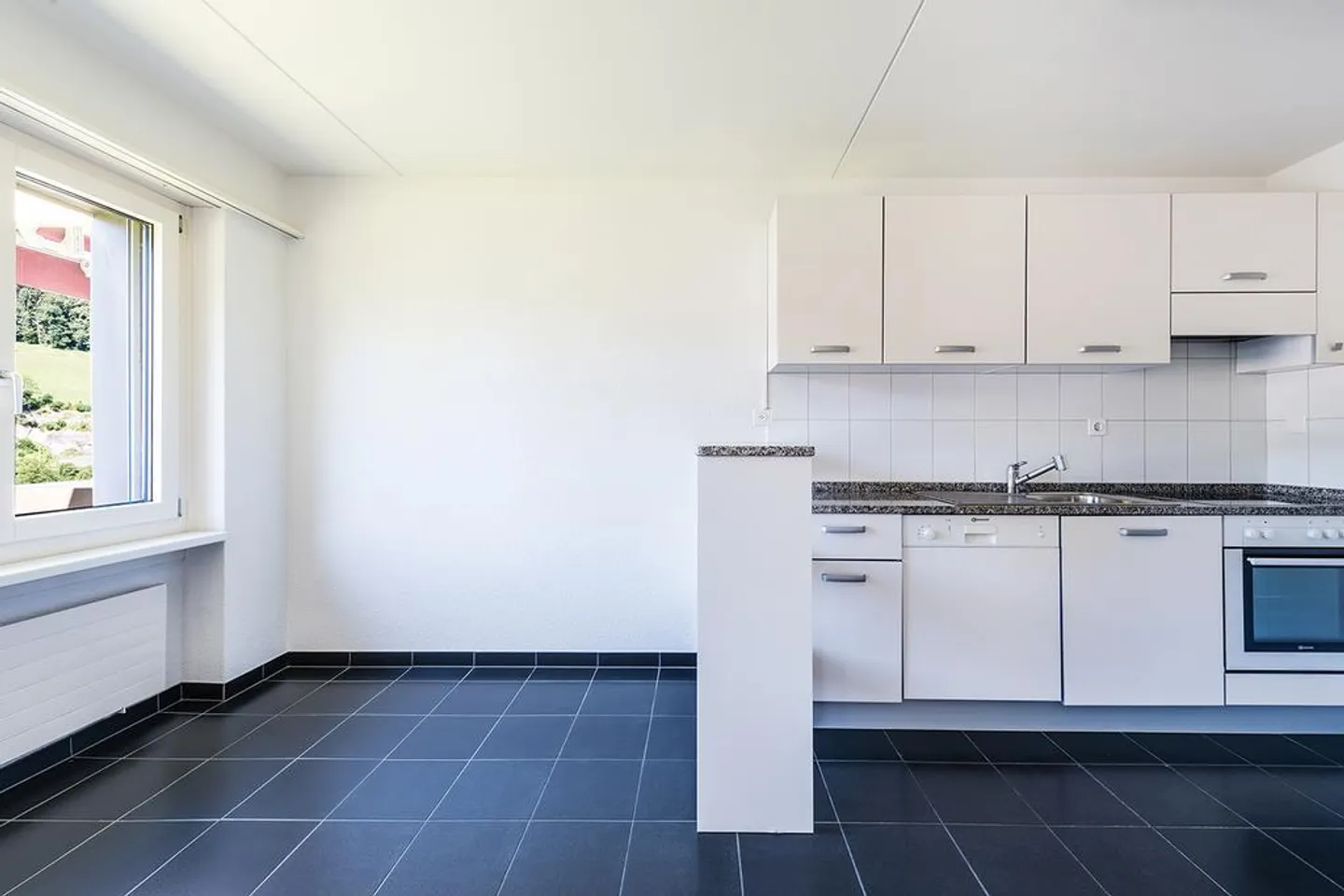 Moderne 2.5 Zimmerwohnung mit Balkon - Foto 3 von 7