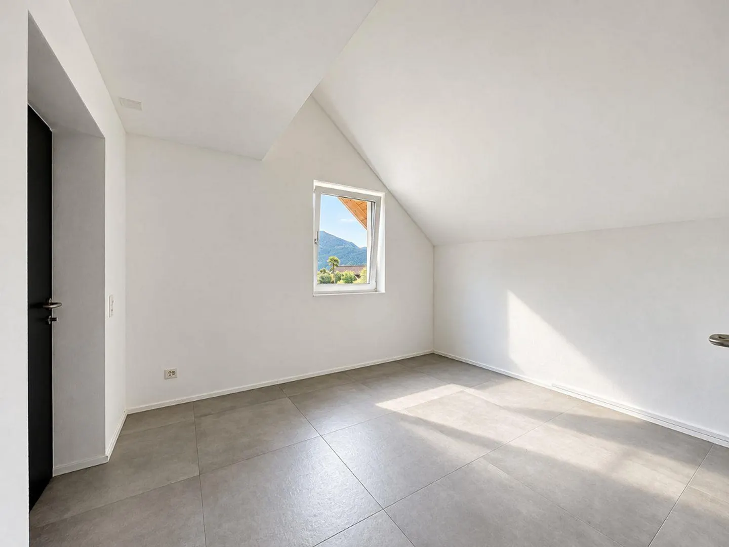 High-quality single-family house with panoramic view - Photo 19 of 21