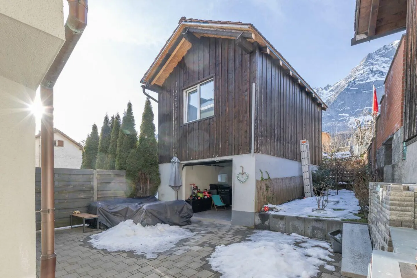 5.5-Room Corner House with Apartment - Photo 11 of 13