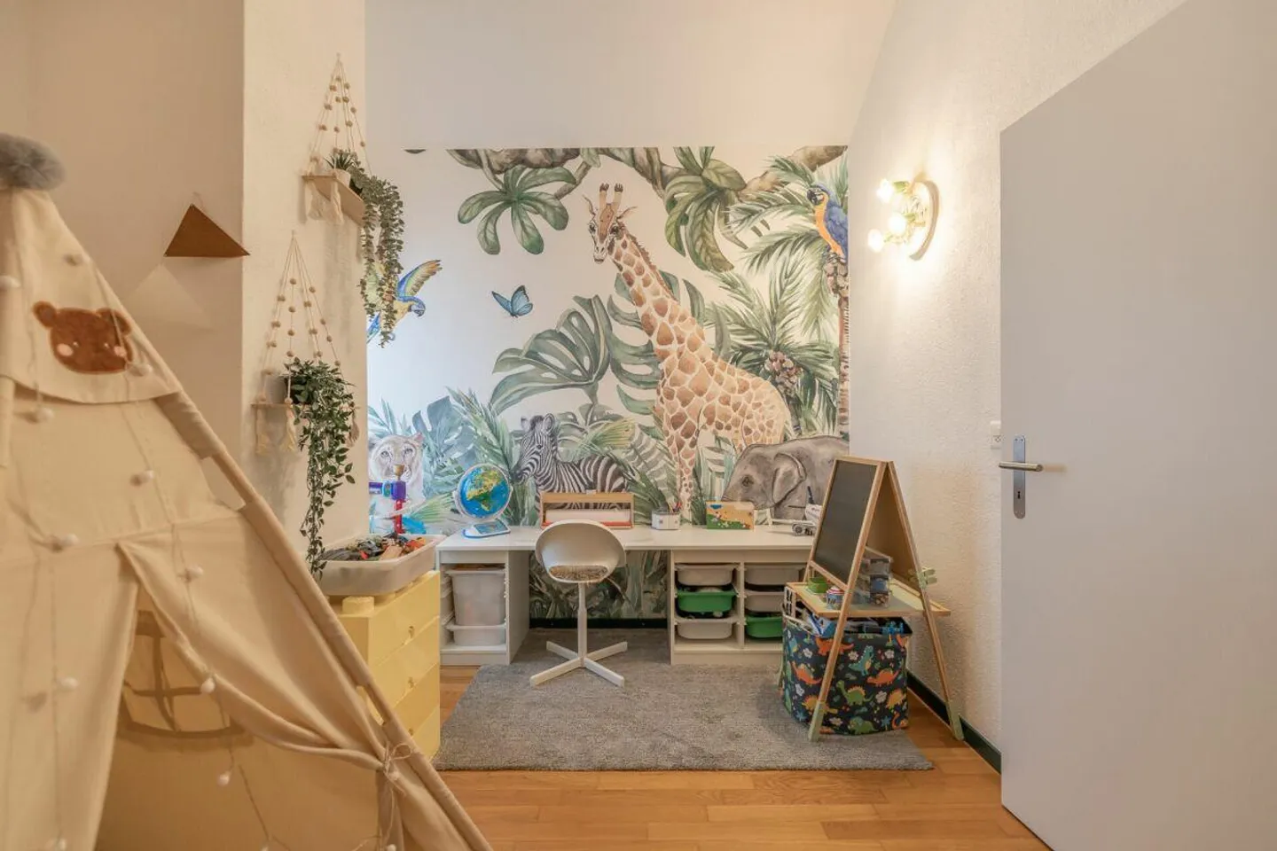 5.5-Room Corner House with Apartment - Photo 7 of 13