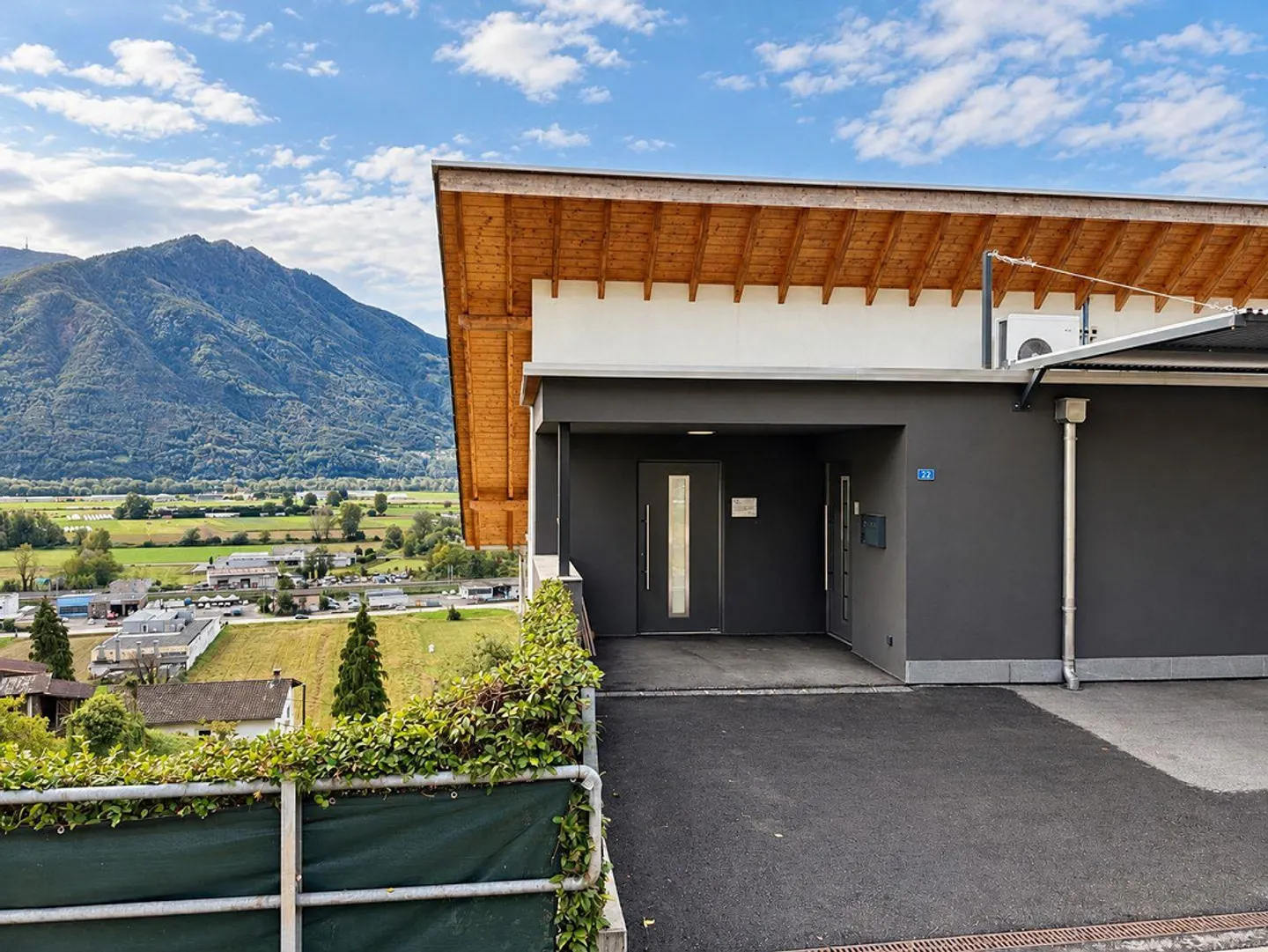 High-quality single-family house with panoramic view - Photo 17 of 21