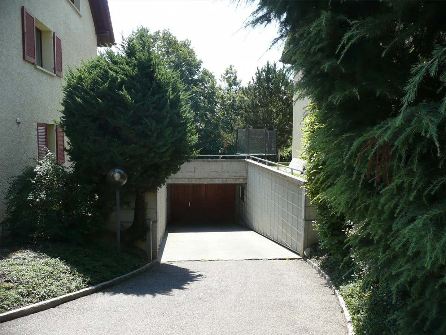 Parking space in underground garage for rent - Photo 2 of 3