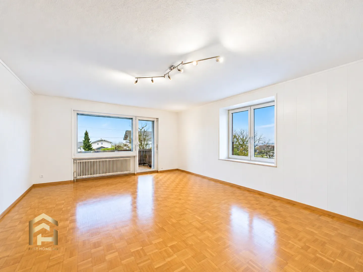 Grosszügige 4.5 ZWG mit Balkon und Gartensitzplatz in Boll - Foto 2 di 13