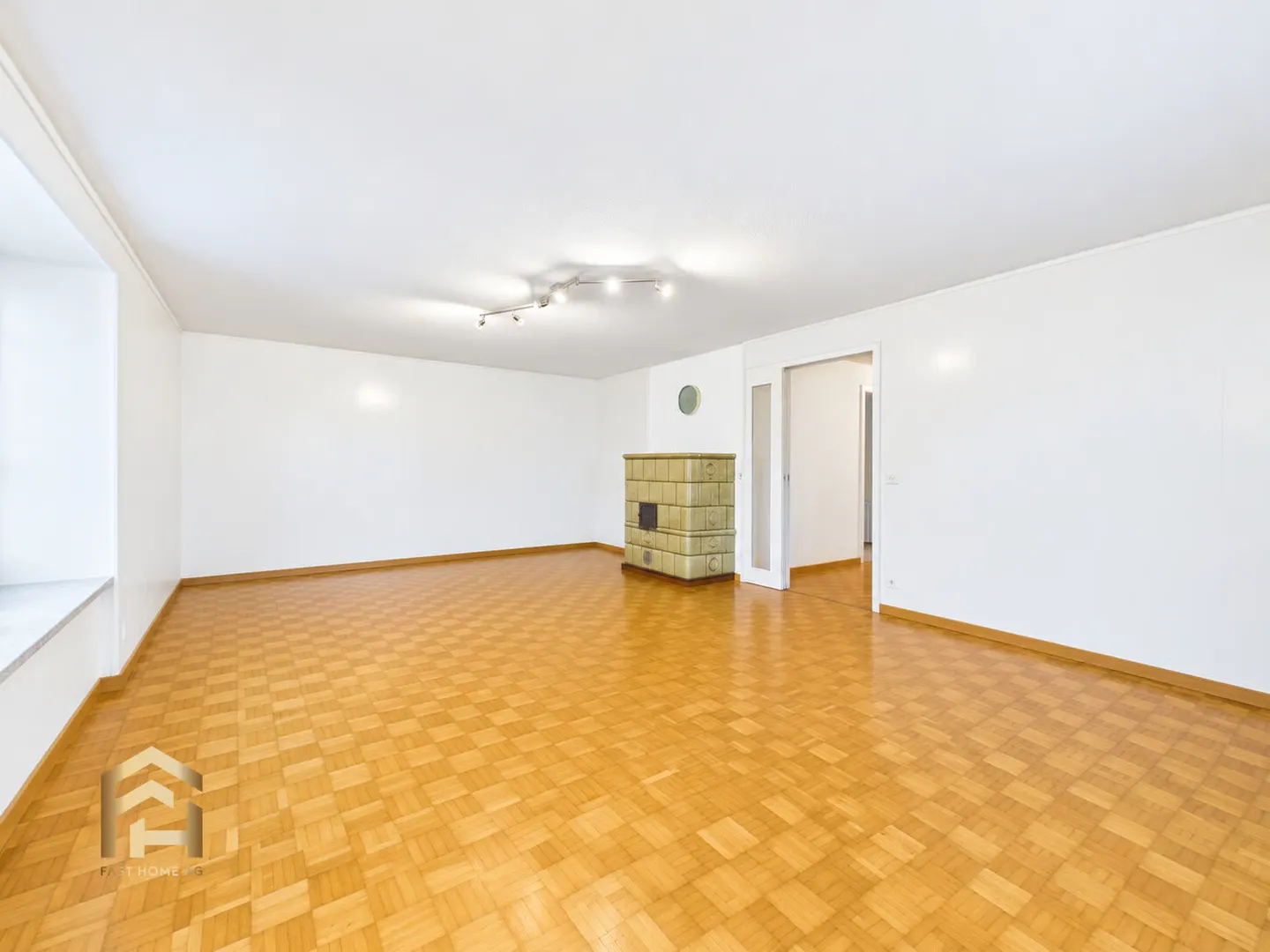Grosszügige 4.5 ZWG mit Balkon und Gartensitzplatz in Boll - Foto 3 di 13