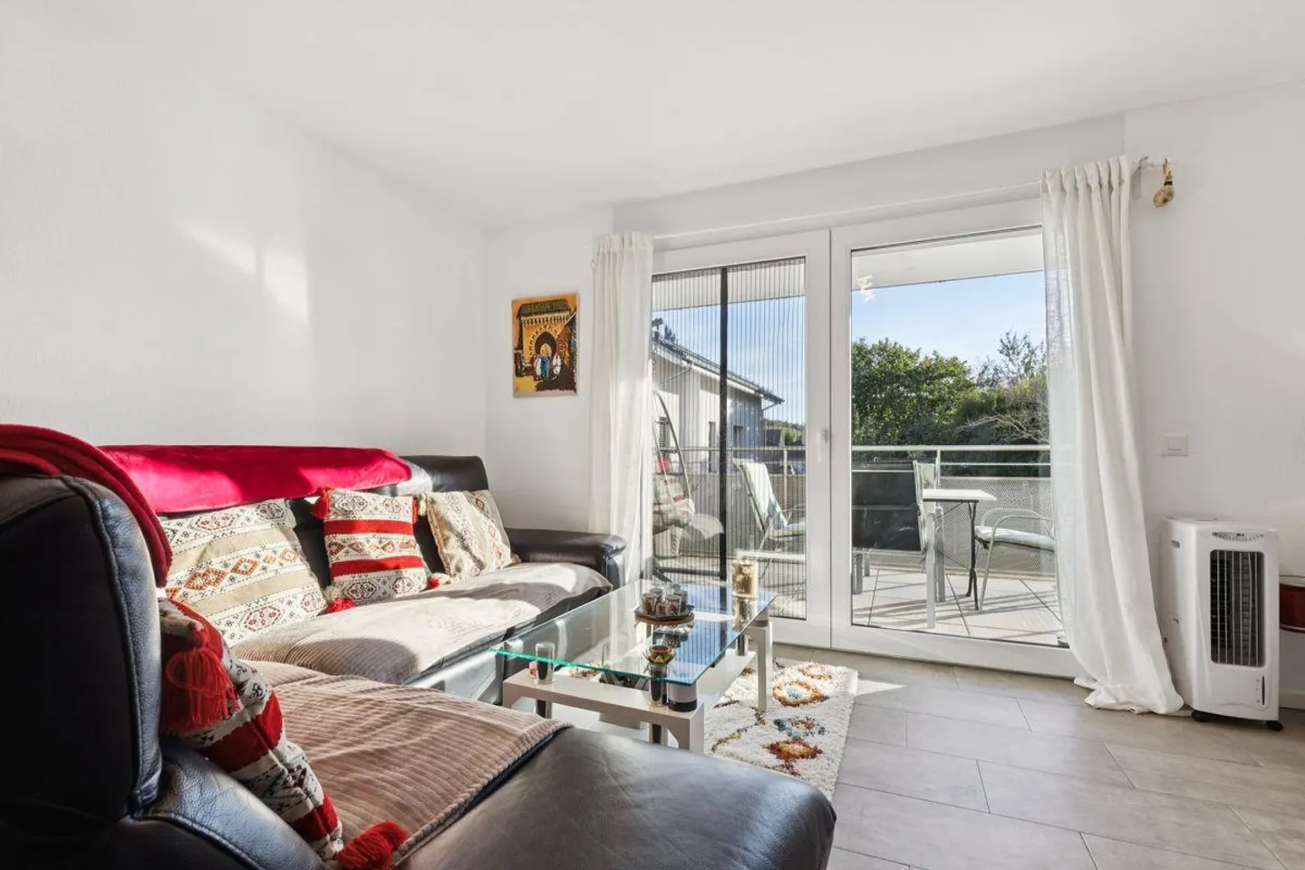 Bright 2.5-room apartment with balcony - Photo 3 of 12