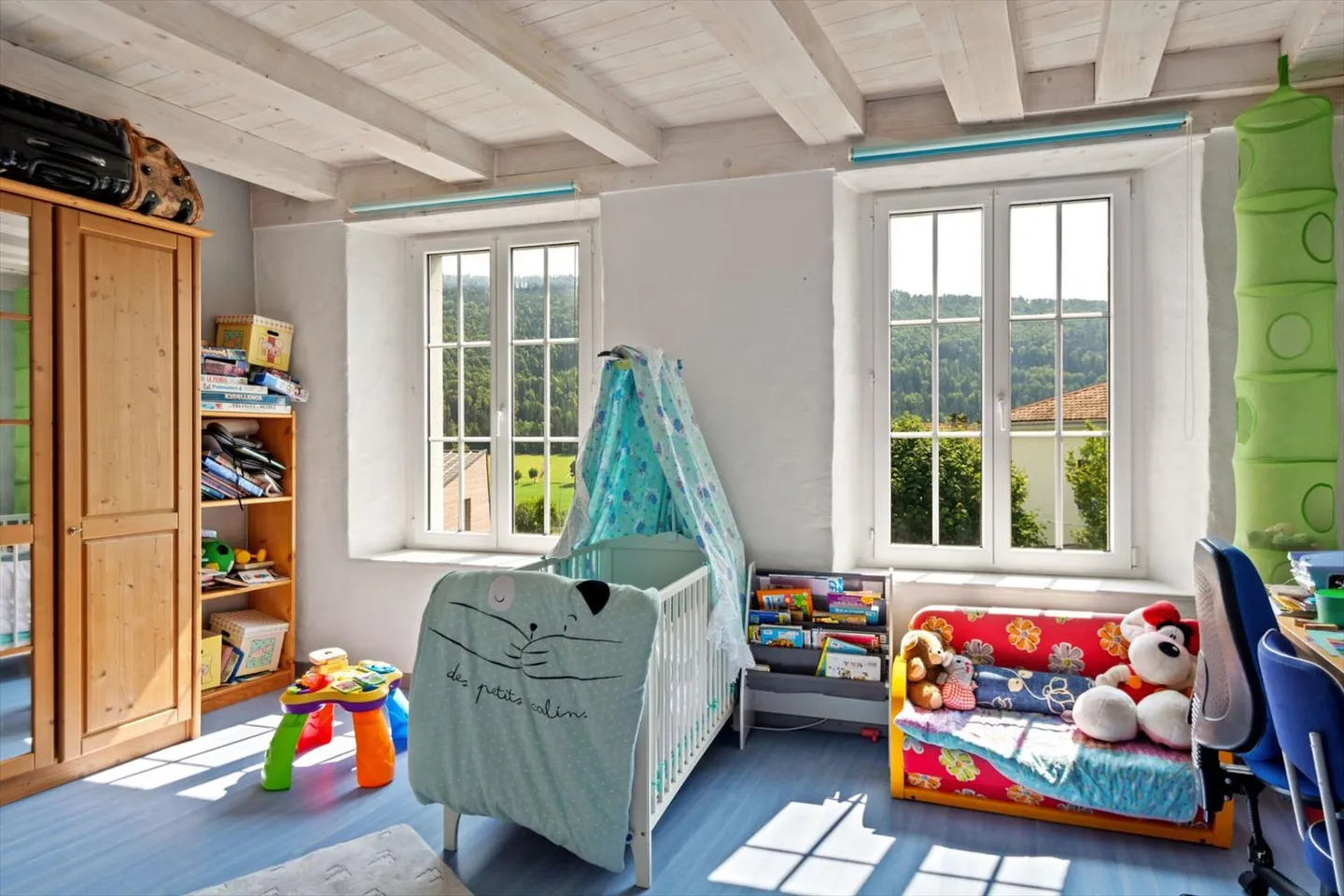 St-Imier, bellissima casa con doppio garage, giardino - Foto 10 di 13