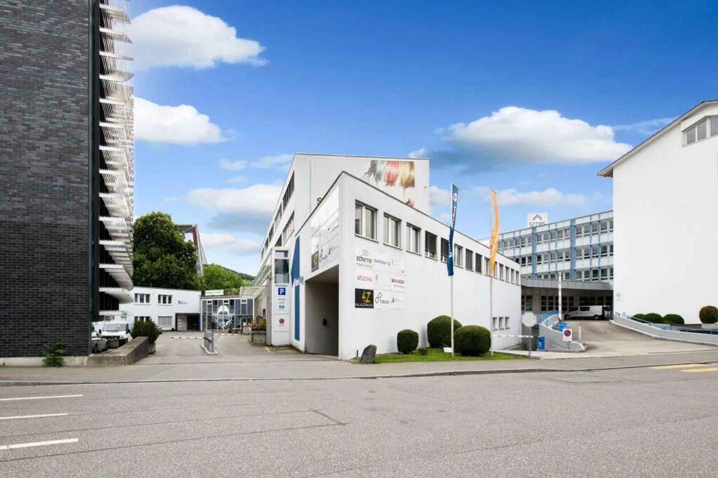 Espaces commerciaux personnalisables - Location partielle possible ! - Photo 1 sur 8