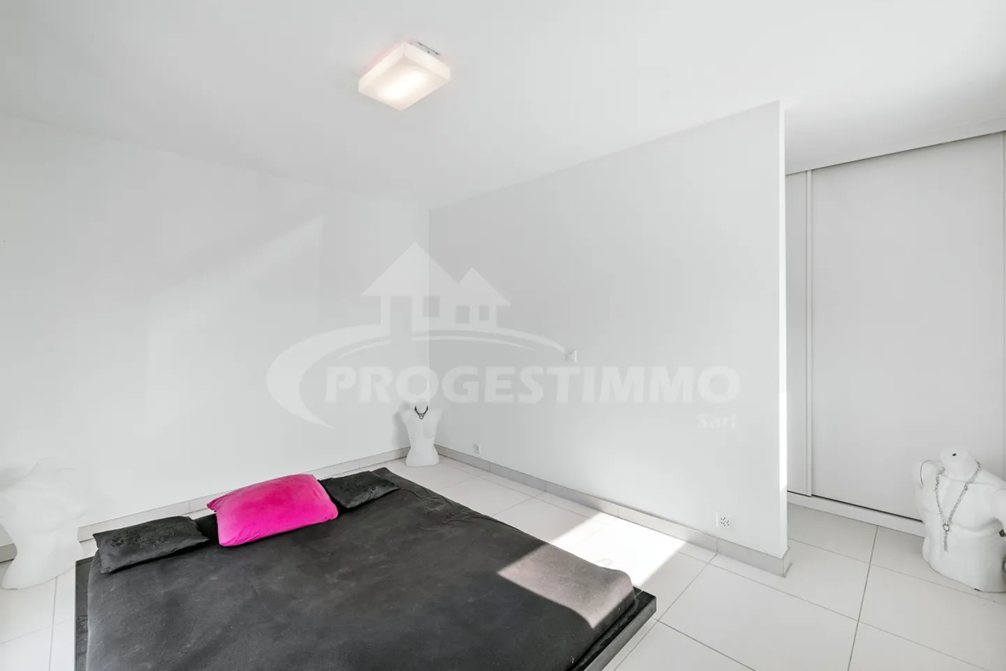 SAXON GRAND 2 1/2 MODERNE ZIMMER - Foto 6 von 11