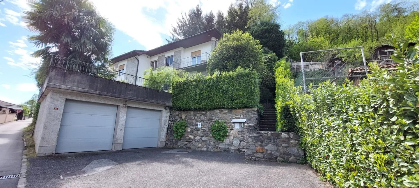 Interessantes EFH mit Lift und Grottino zu verkaufen   Vendesi interessante casa indipendente con ascensore e grottino. - Foto 2 von 15