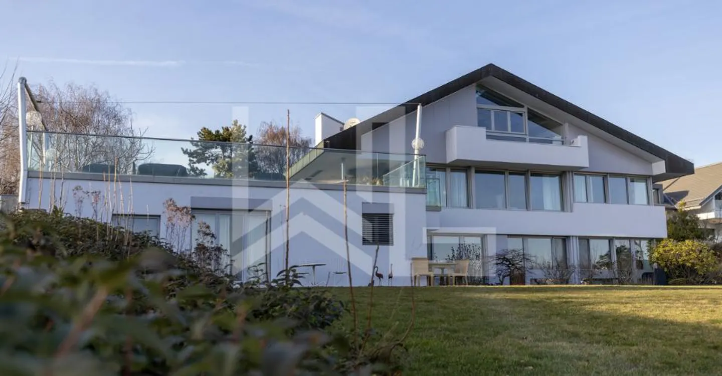 Villa Éblouissante avec Vue sur le Lac - Photo 1 sur 7
