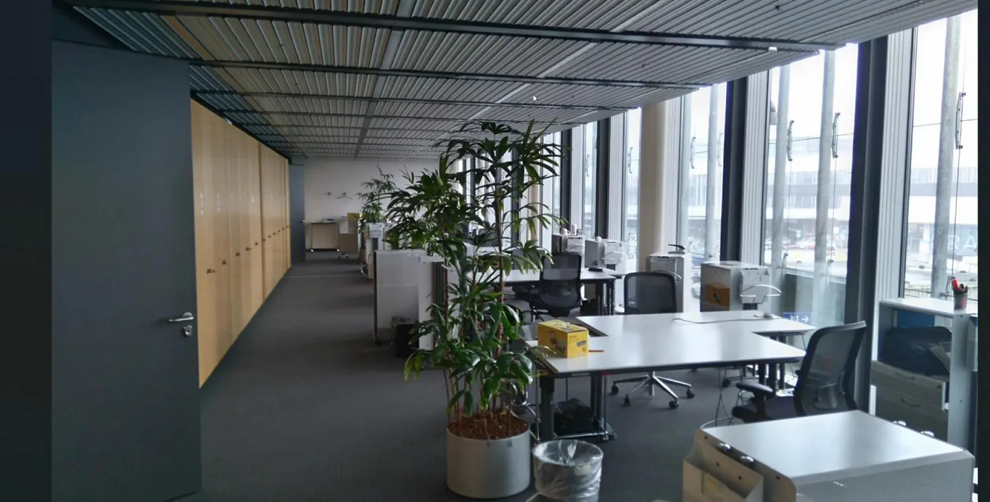 Ufficio open space nell'edificio principale della stazione di Berna - Foto 4 di 4