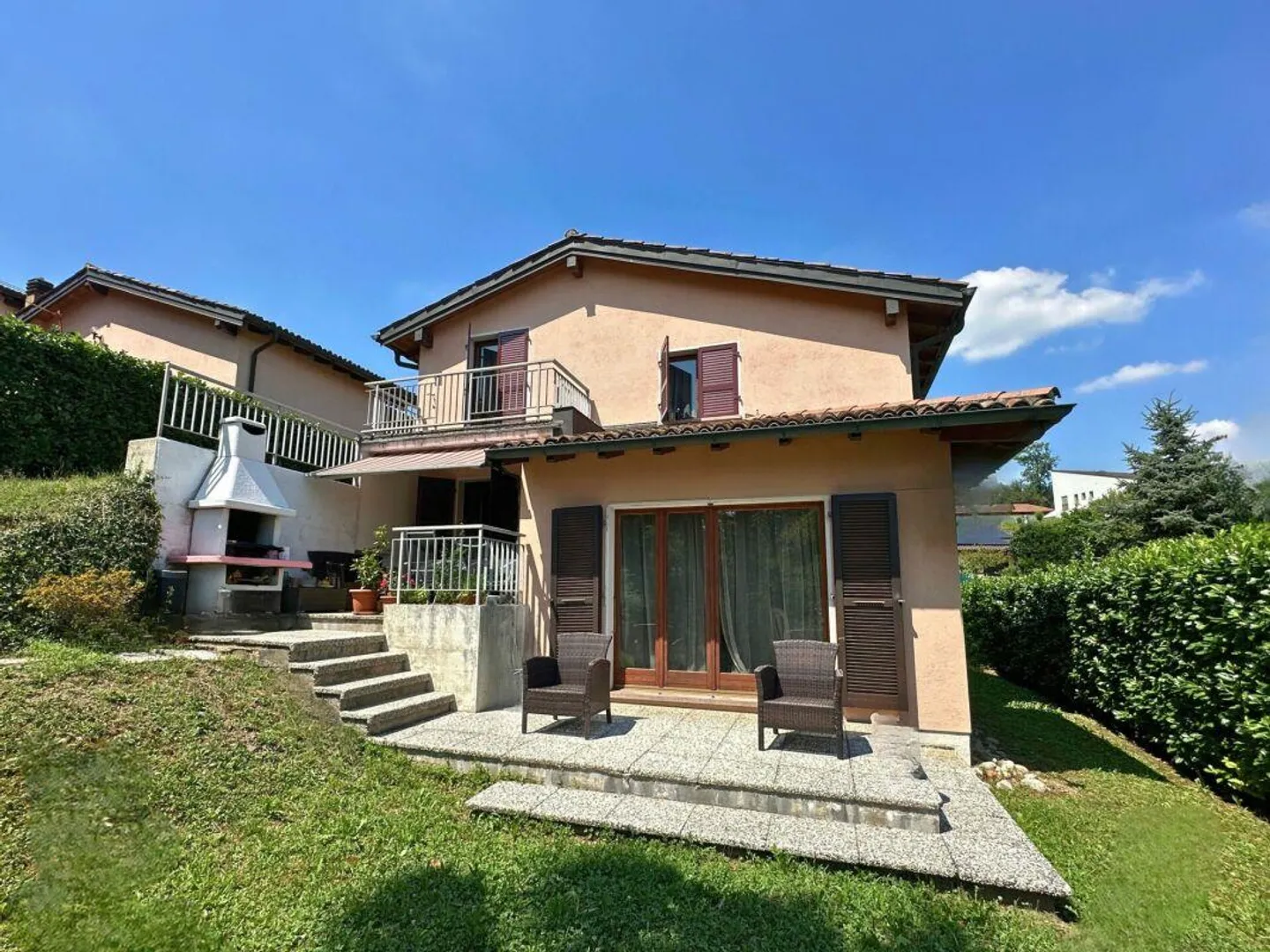 Casa unifamiliare nel verde a Stabio - Foto 1 di 15