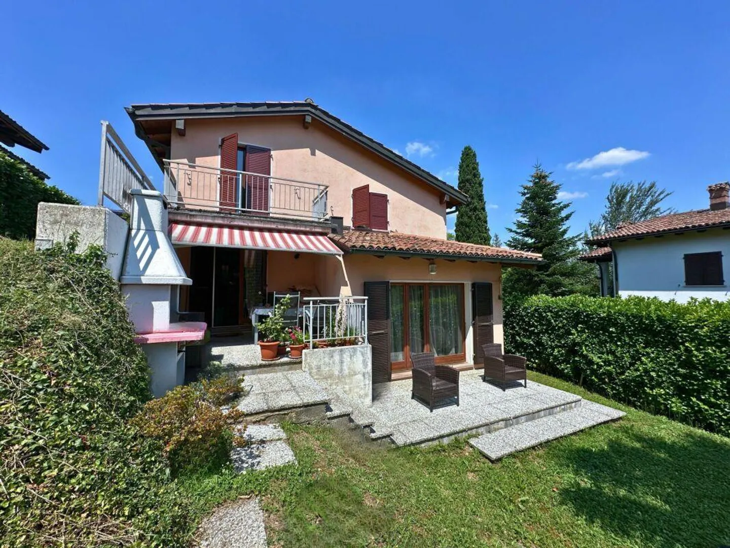 Casa unifamiliare nel verde a Stabio - Foto 2 di 15