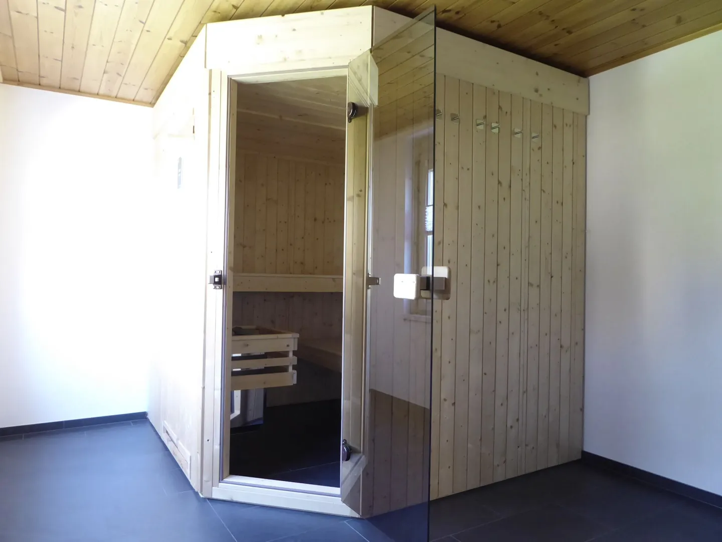 freistehendes 6 1/2-Zimmer-Einfamilienhaus an kinderfreundlicher Lage - Photo 19 sur 25