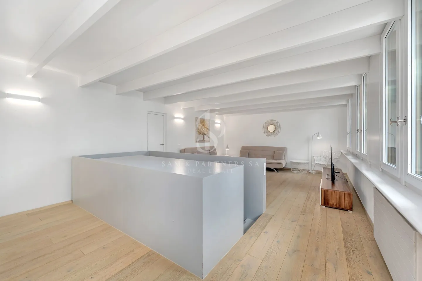 House with Extension - Photo 3 of 22