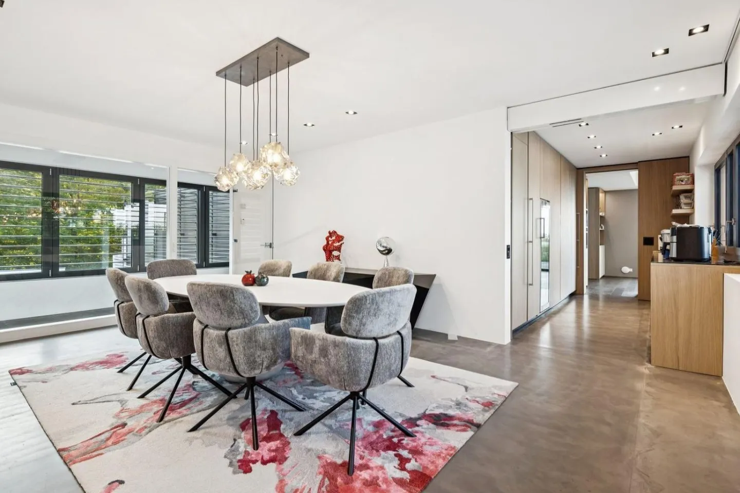 Exceptional property with contemporary architecture - Photo 4 of 13