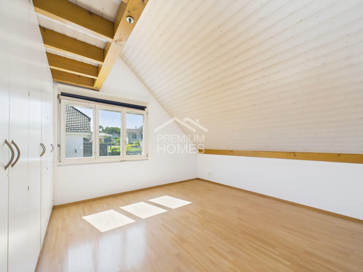 Plenty of space for the whole family - Photo 6 of 9