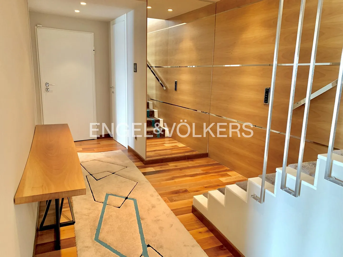 Stunning terrace apartment with panoramic views - Photo 4 of 9