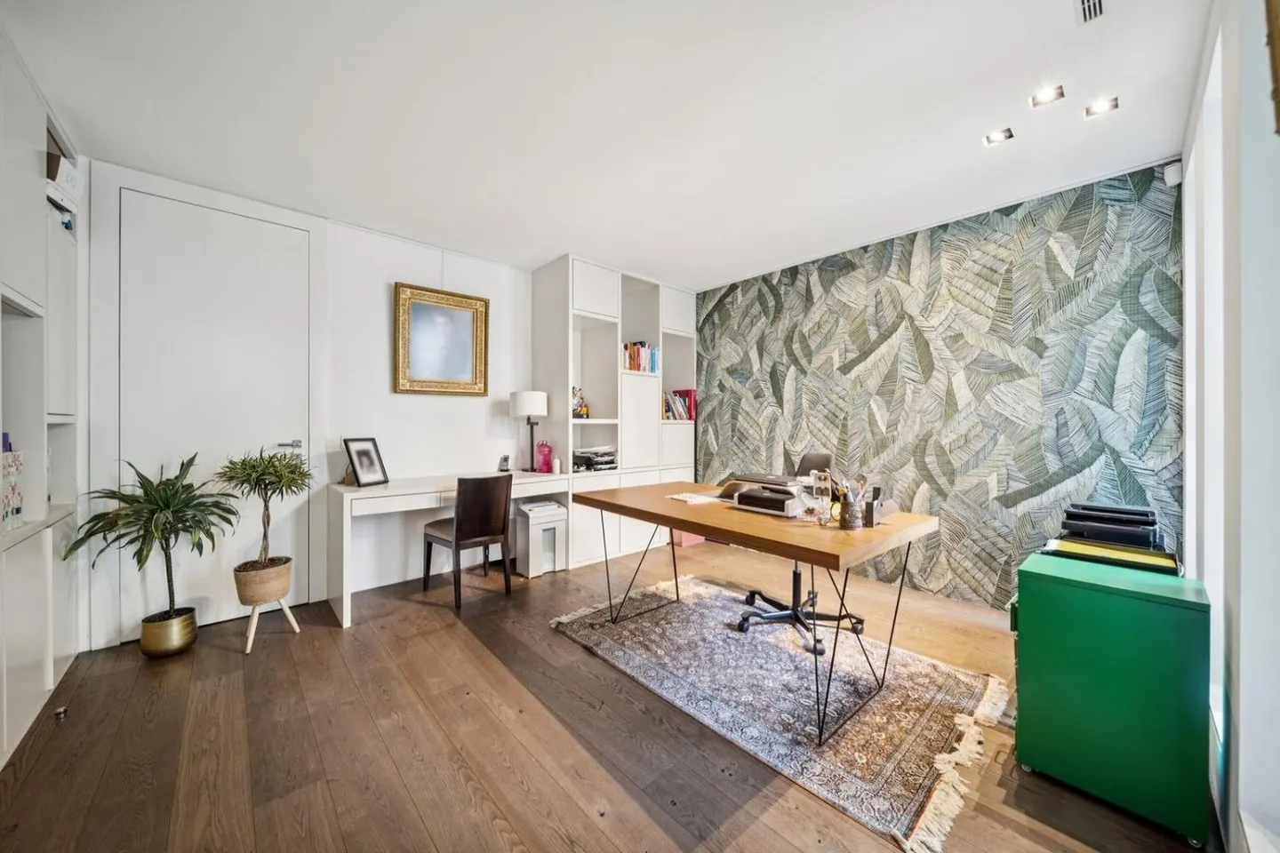 Exceptional property with contemporary architecture - Photo 11 of 13