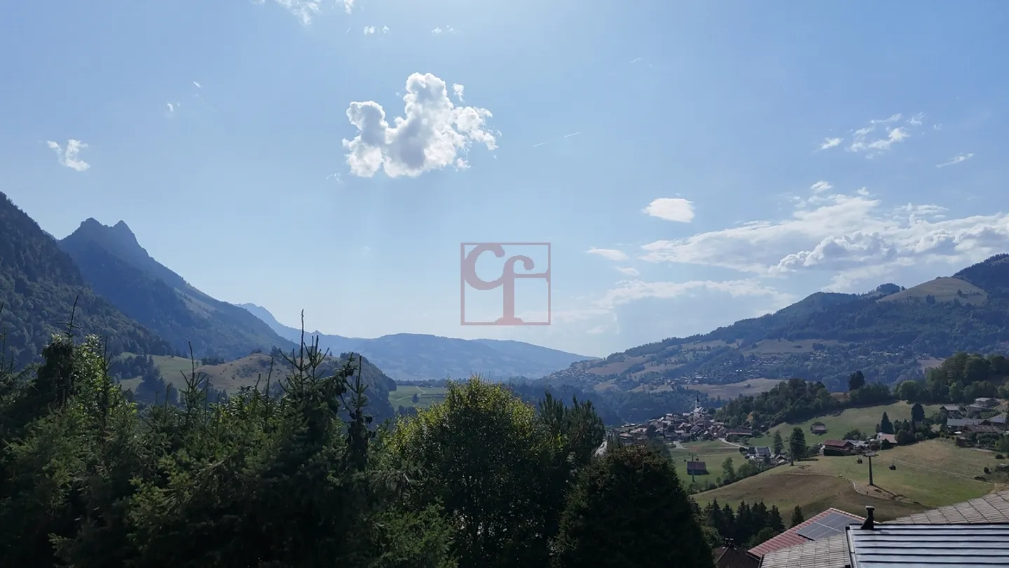 Luxury Apartment with Mountain View - Photo 3 of 3