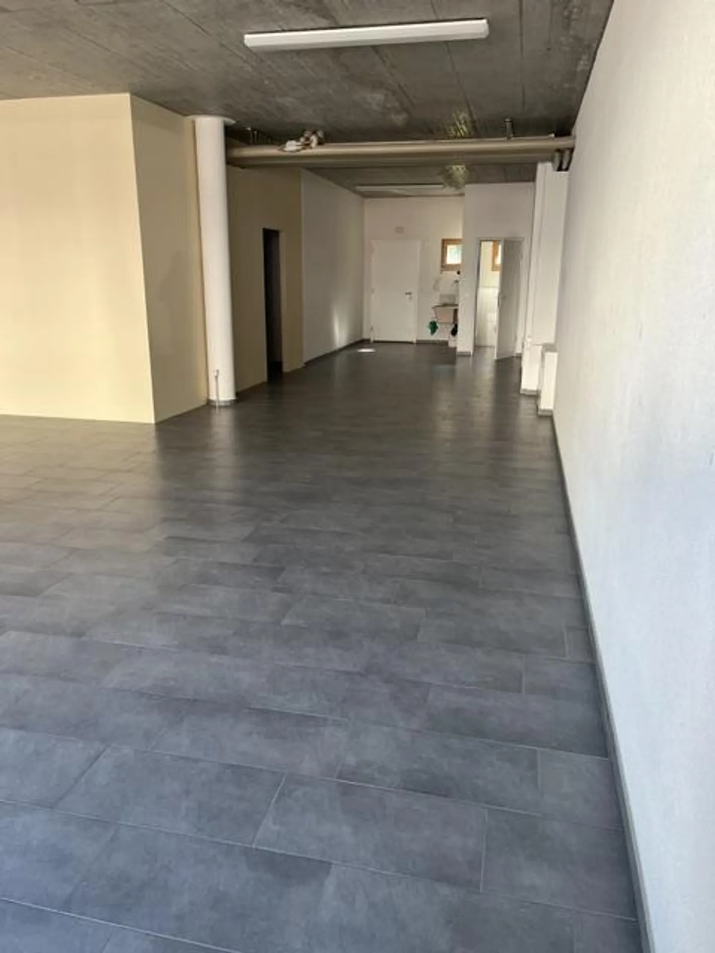 schönes, zentrales Geschäftslokal - Foto 6 di 9