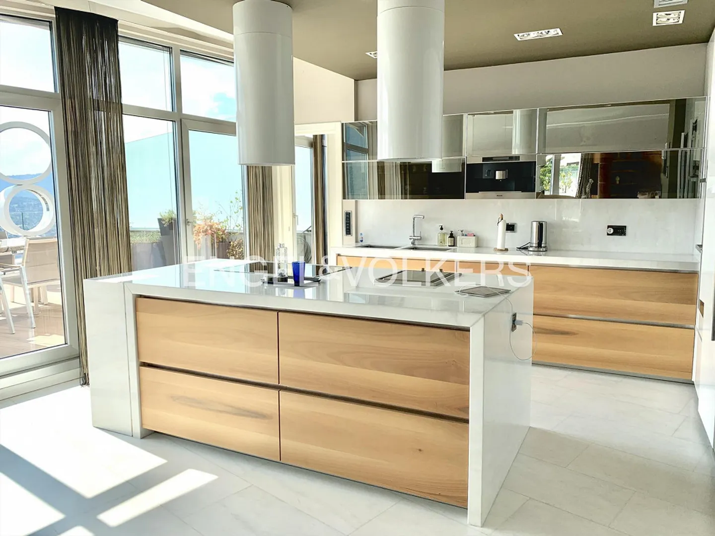Stunning terrace apartment with panoramic views - Photo 3 of 9