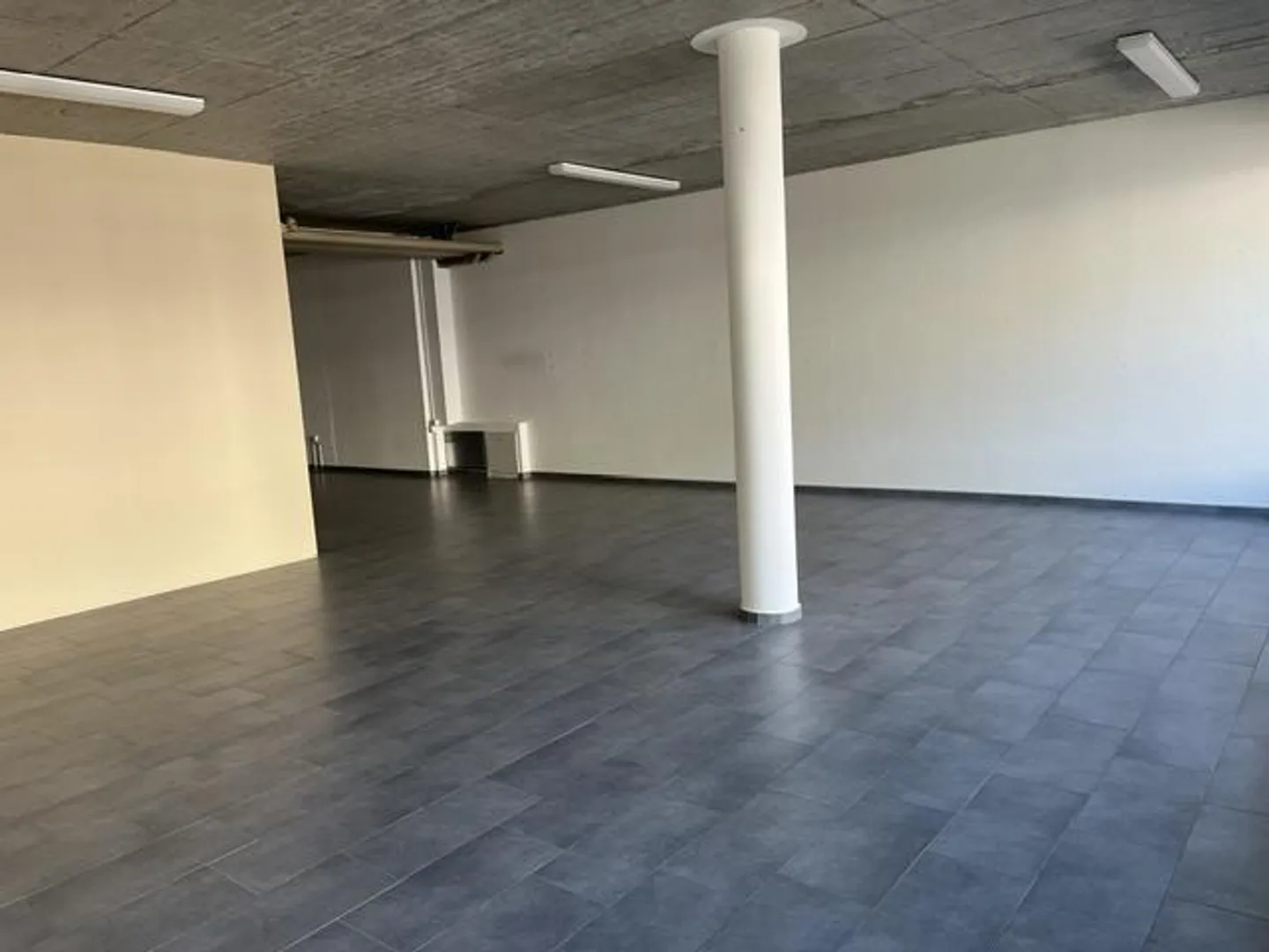 schönes, zentrales Geschäftslokal - Foto 8 di 9