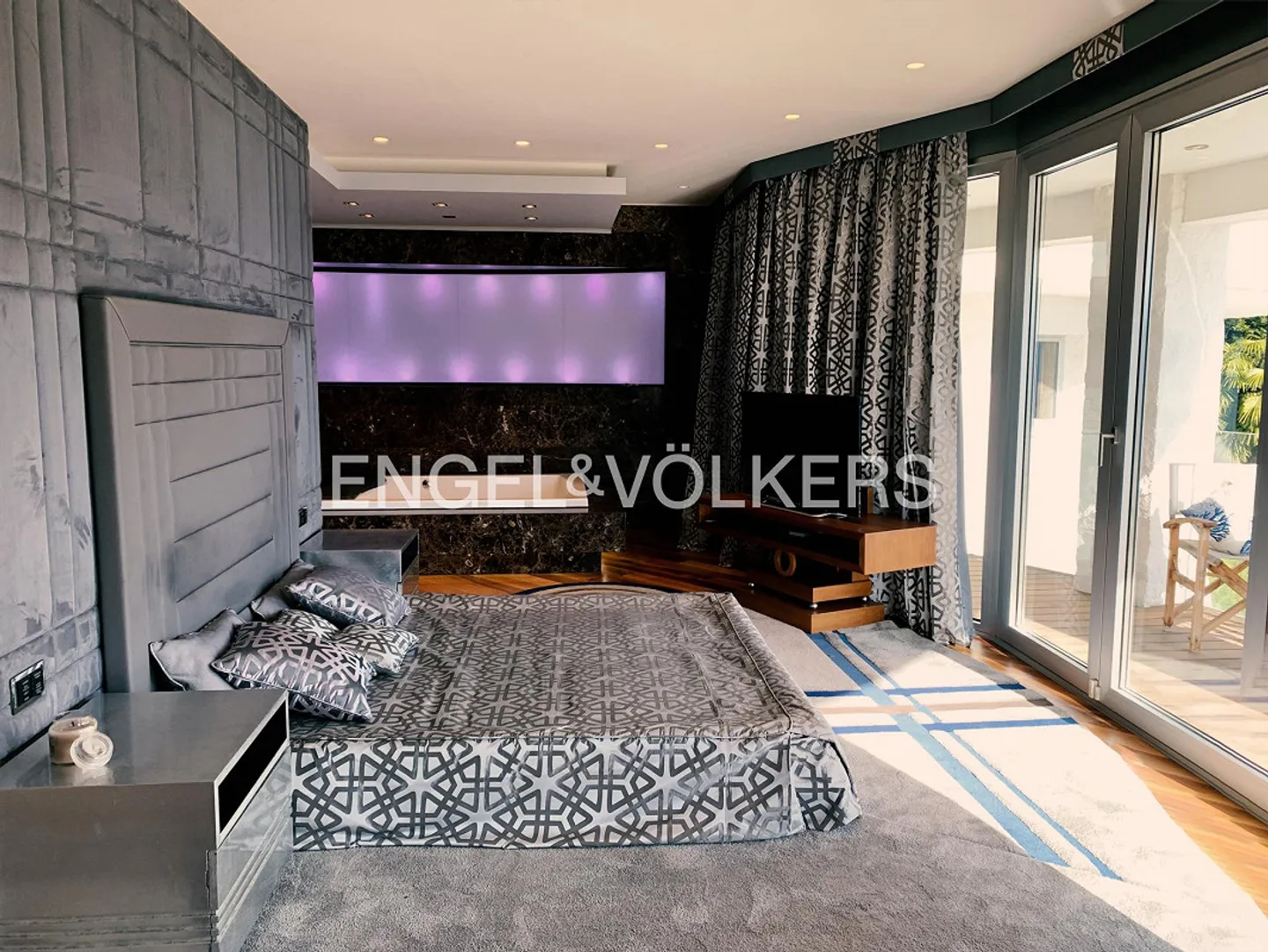 Stunning terrace apartment with panoramic views - Photo 5 of 9
