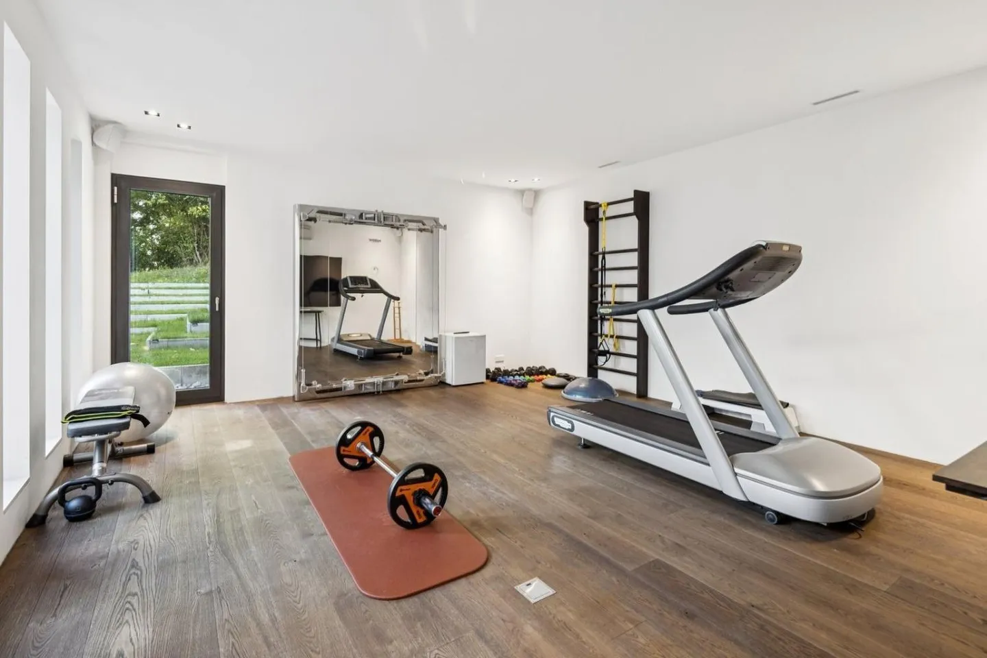 Exceptional property with contemporary architecture - Photo 12 of 13
