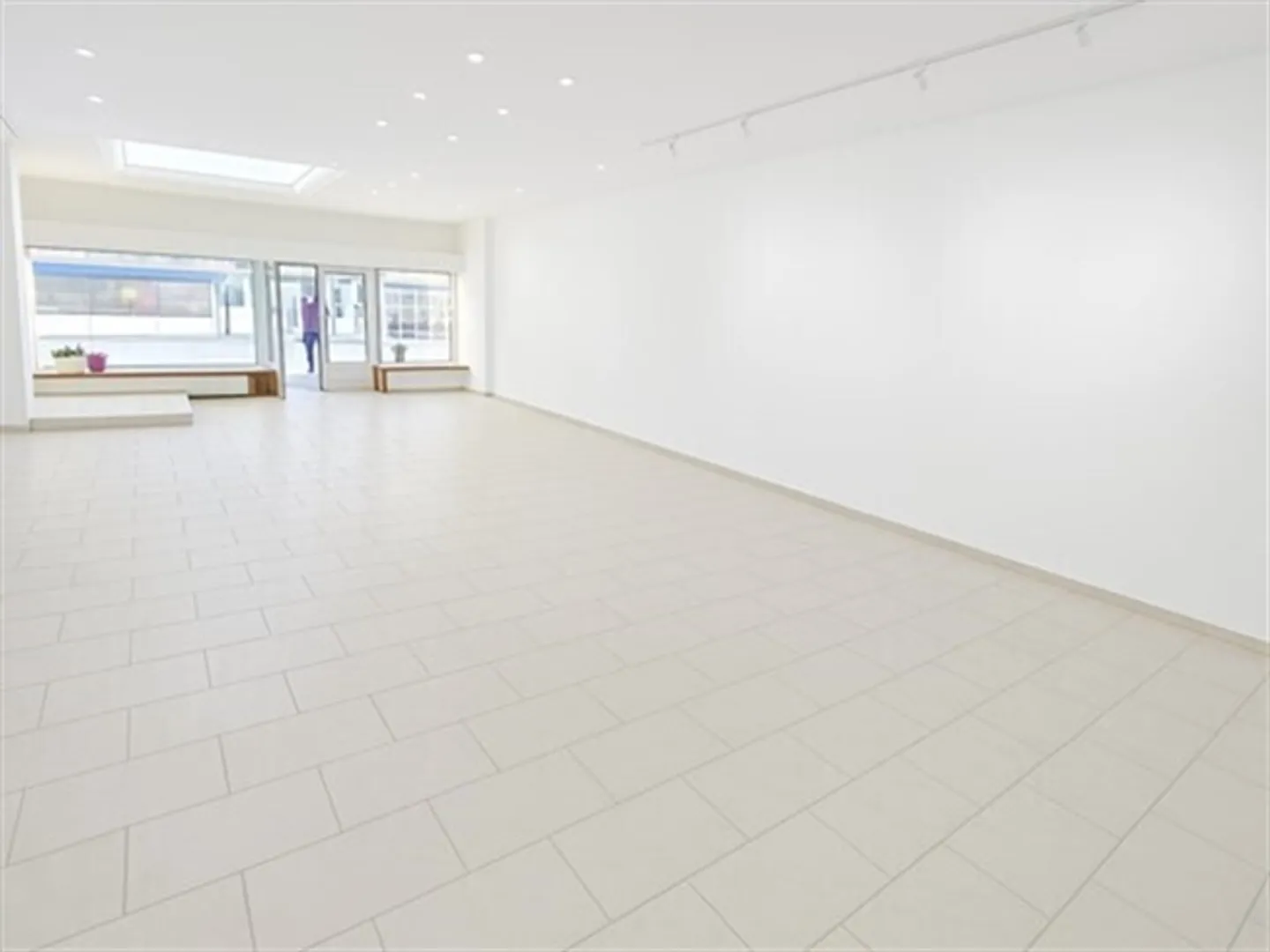 Vetrina per negozio/da asporto in una zona ad alto traffico - Foto 1 di 3