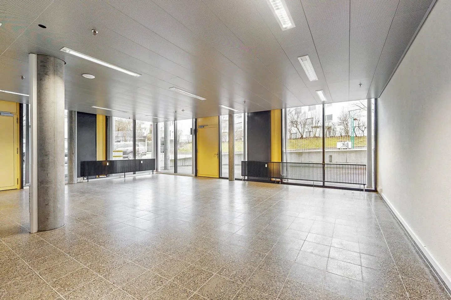 Office, Showroom or more? - Photo 3 of 11