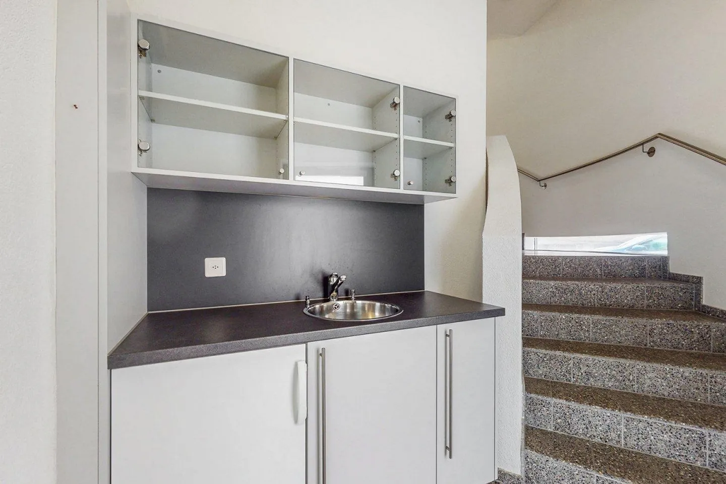 Office, Showroom or more? - Photo 4 of 11