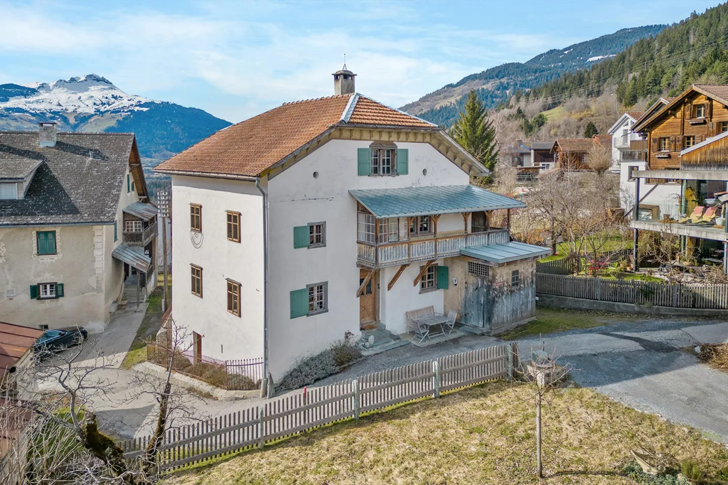 A historic ensemble with development potential in a beautiful location - Photo 3 of 4