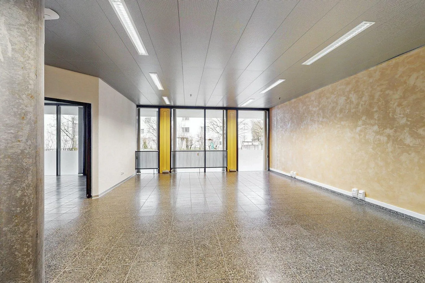 Office, Showroom or more? - Photo 7 of 11