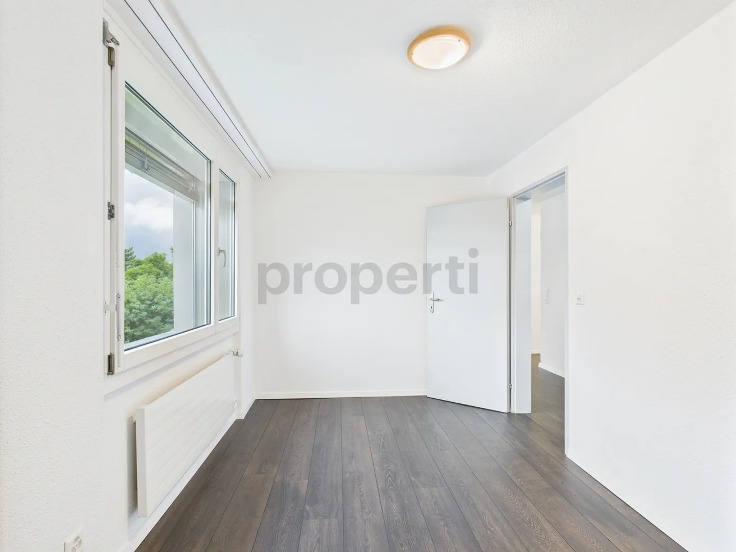 Cozy 3.5-room apartment with balcony and panoramic view in Näfels - Photo 4 of 11