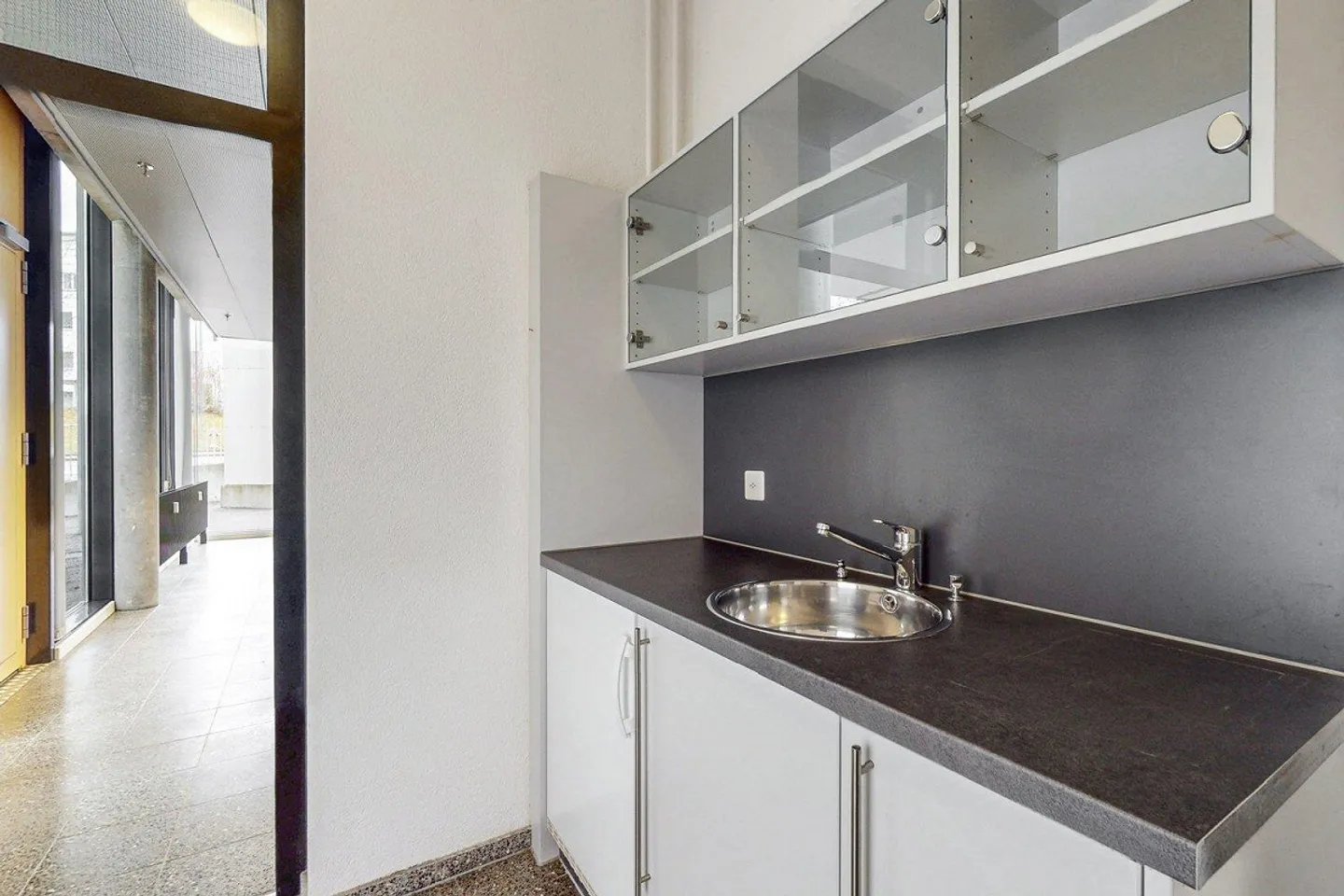 Office, Showroom or more? - Photo 5 of 11