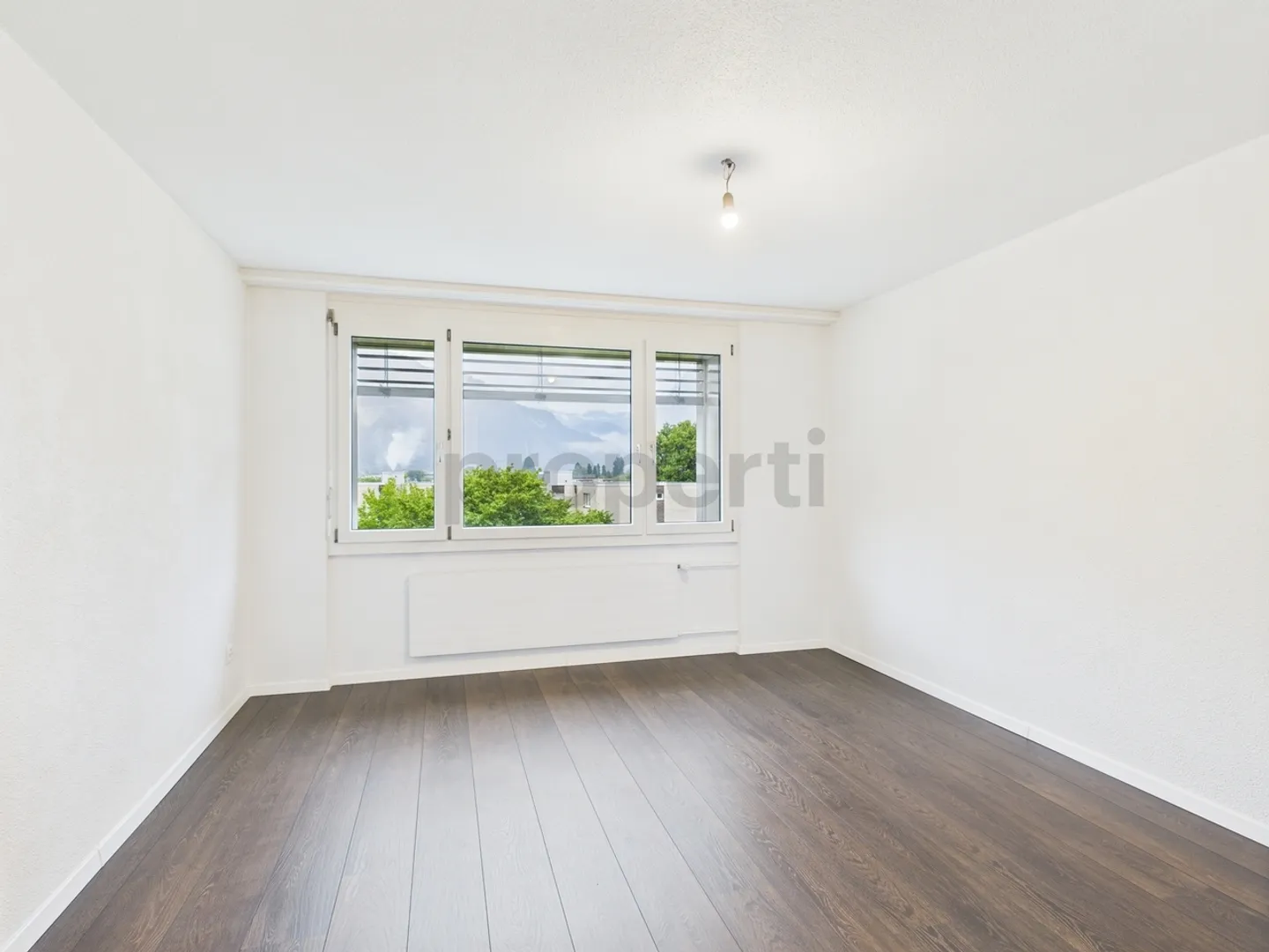 Cozy 3.5-room apartment with balcony and panoramic view in Näfels - Photo 5 of 11