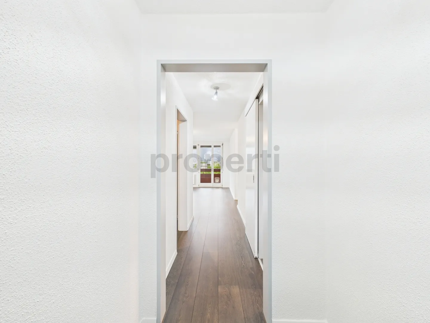 Cozy 3.5-room apartment with balcony and panoramic view in Näfels - Photo 6 of 11